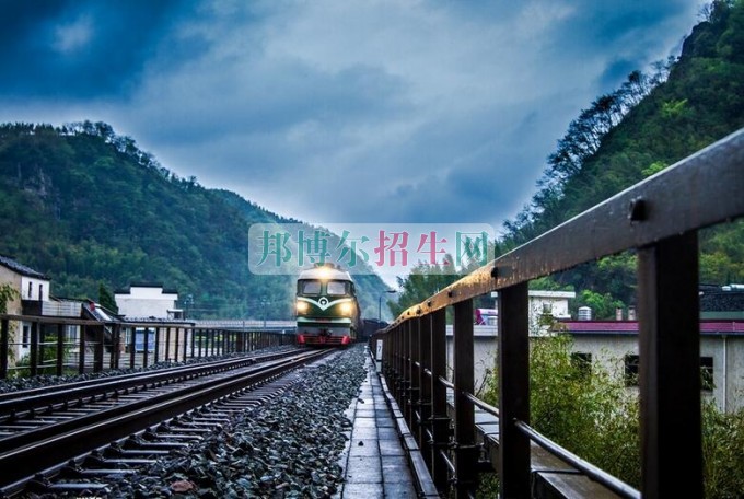 初中畢業能學鐵道運輸嗎