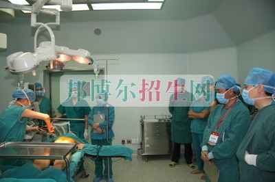  初中畢業可以學臨床醫學嗎