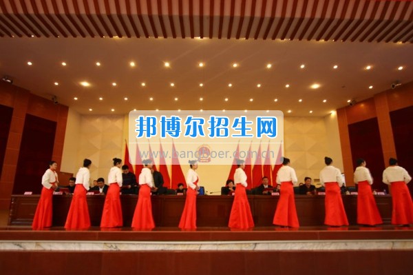 四川省宜賓市南溪區職業高級中學校旅游專業學子亮相區委區府表彰會
