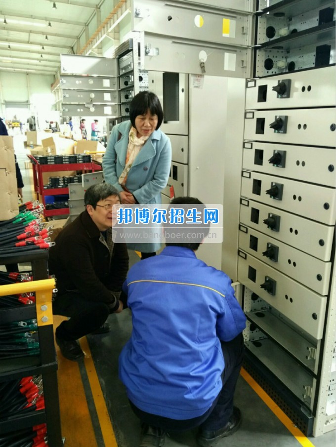 重慶公共運輸職業學院與重變電氣公司簽訂校企合作協議