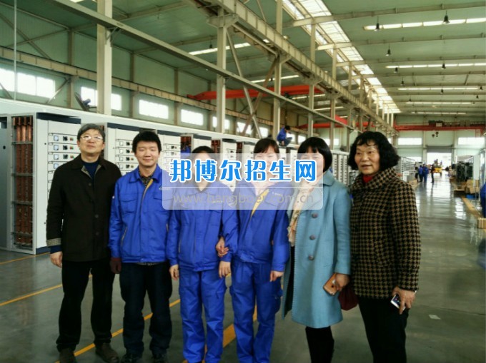 重慶公共運輸職業學院與重變電氣公司簽訂校企合作協議
