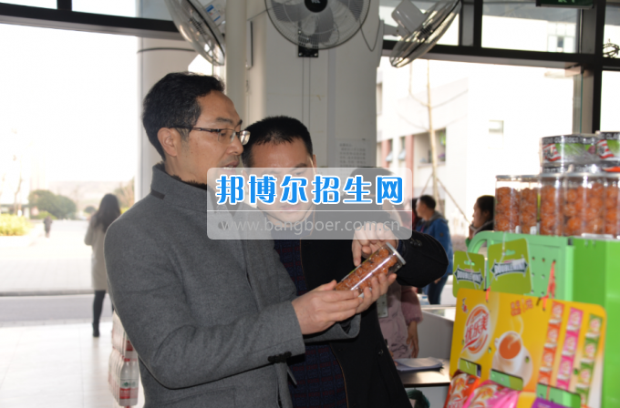 川南幼兒師范高等專科學(xué)校領(lǐng)導(dǎo)率隊檢查開學(xué)準(zhǔn)備工作