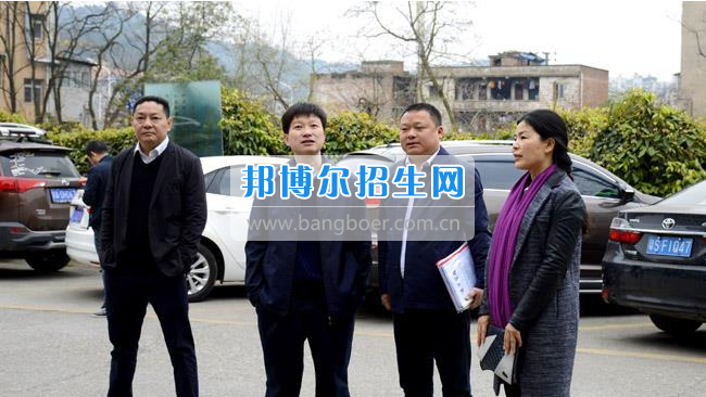區(qū)委常委、宣傳部長邱躍峰一行視察南充市建華職業(yè)中學(xué)