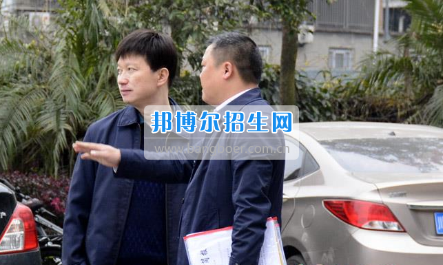 區(qū)委常委、宣傳部長邱躍峰一行視察南充市建華職業(yè)中學(xué)