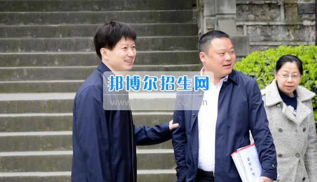 區(qū)委常委、宣傳部長邱躍峰一行視察南充市建華職業(yè)中學(xué)