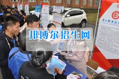 四川省什邡市職業中專學校積極組織學生參加德陽市2017年高職院校單招宣傳活動