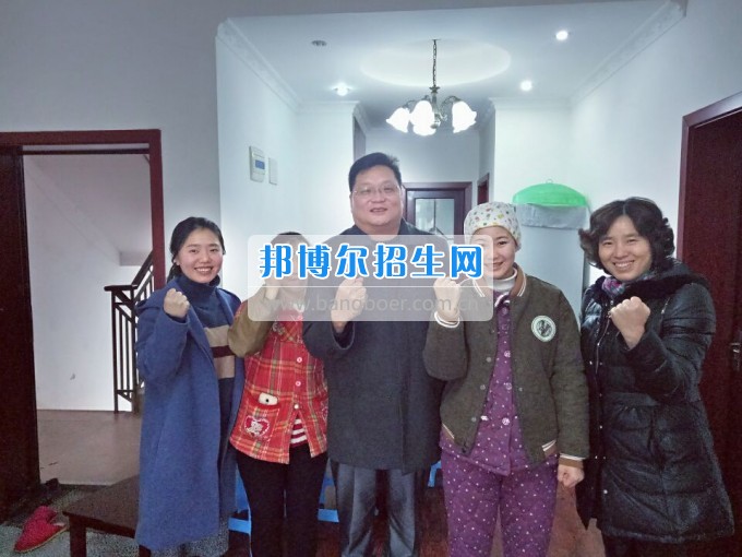 重慶航天職業技術學院關心學生生活、關注學生成長