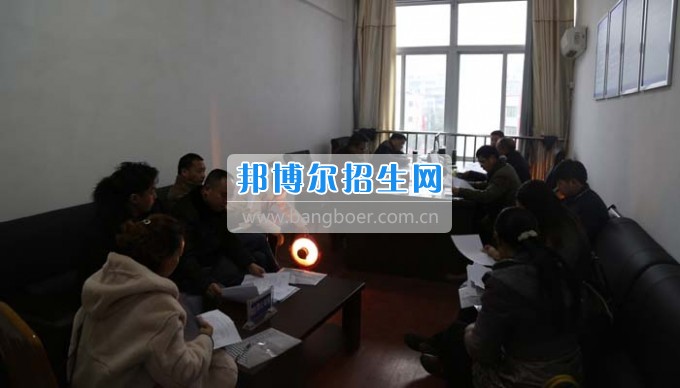 四川省古藺縣職業高級中學校集智匯力，全力推進依法治校