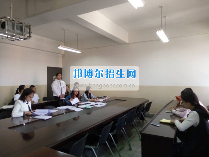 云南財經大學統計與數學學院黨委及各黨支部開展學習廖俊波同志先進事跡活動