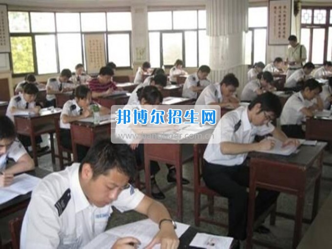 2017年春民航業(yè)特有工種職業(yè)技能鑒定在綿陽(yáng)航空職業(yè)學(xué)校舉行。