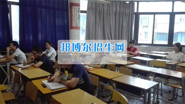 貴州航天職業技術學院全體黨員同志觀看《央企領導人員違紀違法警示錄(一)》專題警示教育片