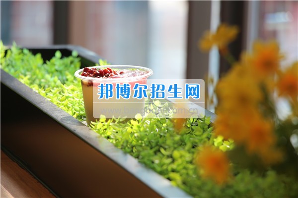 成都希望航空職業(yè)學(xué)校美味冷飲大曝光!據(jù)說(shuō),正數(shù)第三的是同學(xué)們最喜愛(ài)的冷飲!