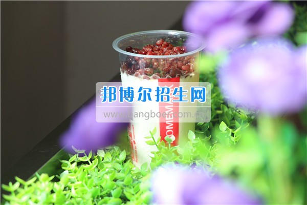 成都希望航空職業(yè)學(xué)校美味冷飲大曝光!據(jù)說(shuō),正數(shù)第三的是同學(xué)們最喜愛(ài)的冷飲!