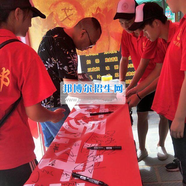 貴州大學科技學院暑期社會實踐服務團好花紅分隊深入九門村、金田村、好花紅村開展禁毒防艾宣傳