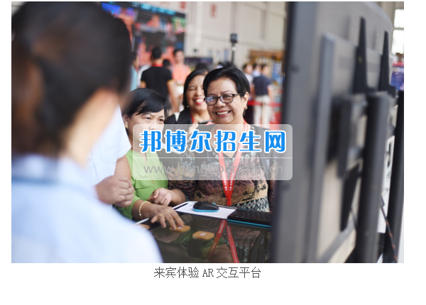 東盟教育交流周的各國來賓蒞臨貴州建設職業技術學院參觀考察