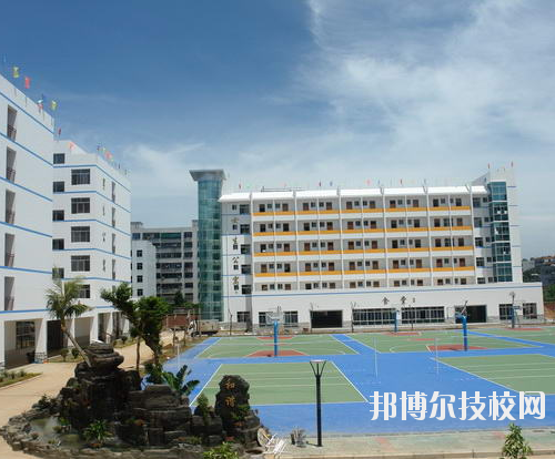 重慶萬州三峽服裝藝術(shù)學校怎么樣、好不好