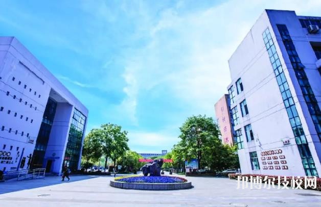 衢州工程技術(shù)學(xué)校2020年報名條件、招生要求、招生對象