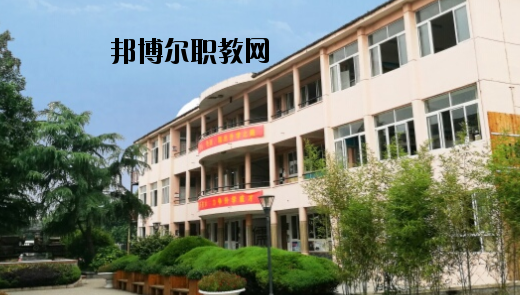 浙江吉利汽車工業(yè)學(xué)校2020年報(bào)名條件、招生要求、招生對(duì)象