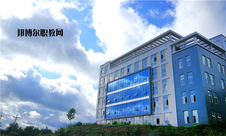 四川省南充衛(wèi)生學(xué)校2020年報名條件、招生要求、招生對象