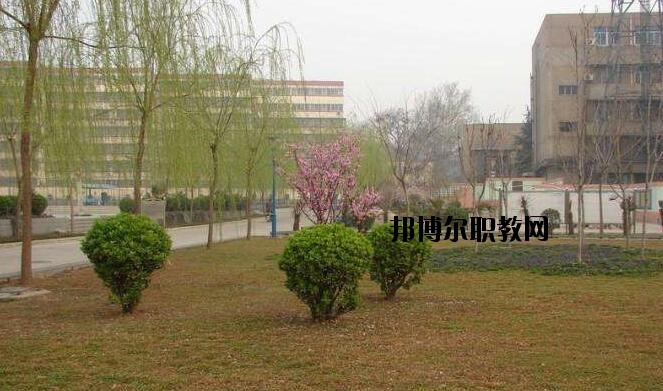畢節(jié)信息工程學(xué)校2020年招生辦聯(lián)系電話(huà)