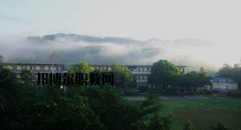東興中等職業(yè)技術學校2020年報名條件、招生要求、招生對象 