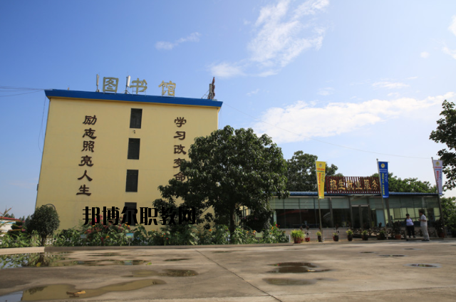 鄭州外資企業(yè)管理中等專業(yè)學(xué)校怎么樣、好不好