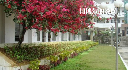 廣西輕工技師學(xué)院2020年報(bào)名條件、招生要求、招生對(duì)象