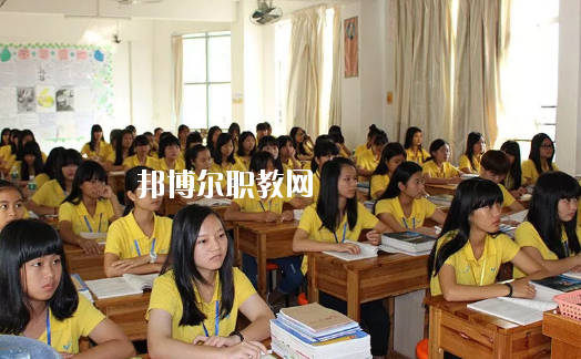 廉江興華職業(yè)技術(shù)學校地址在哪里