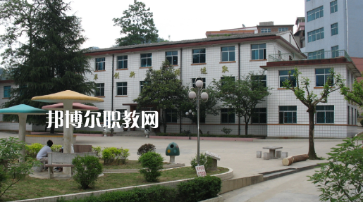 貴州2021年現(xiàn)在讀什么中專(zhuān)學(xué)校好