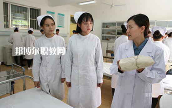 重慶2022年現(xiàn)在讀護理學(xué)校什么專業(yè)好