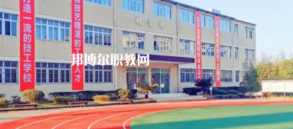 中國五冶高級技工學(xué)校龍泉校區(qū)2022年報(bào)名條件、招生要求、招生對象