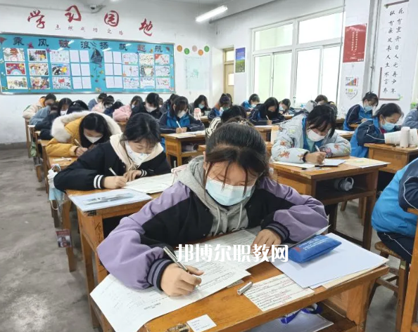 平?jīng)隼砉ぶ械葘I(yè)學(xué)校2022年報(bào)名條件、招生要求、招生對(duì)象
