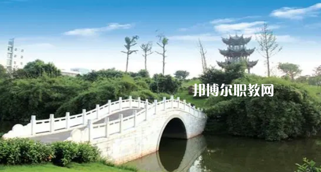 瀘州醫學院衛生學校2022年報名條件、招生要求、招生對象