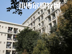 重慶渝北職業(yè)教育中心2022年報名條件、招生要求、招生對象