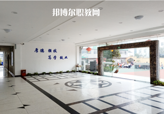 重慶機(jī)電技工學(xué)校2022年報名條件、招生要求、招生對象