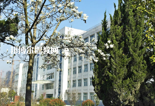 阜陽(yáng)工業(yè)經(jīng)濟(jì)學(xué)校2022年學(xué)費(fèi)、收費(fèi)多少