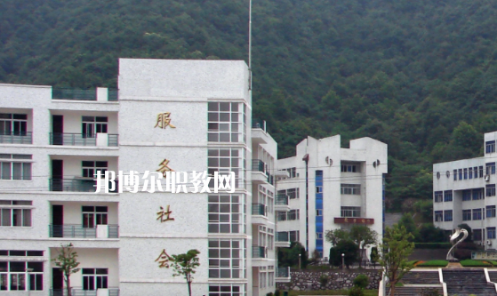 昭通財貿(mào)學(xué)校2022年學(xué)費、收費多少