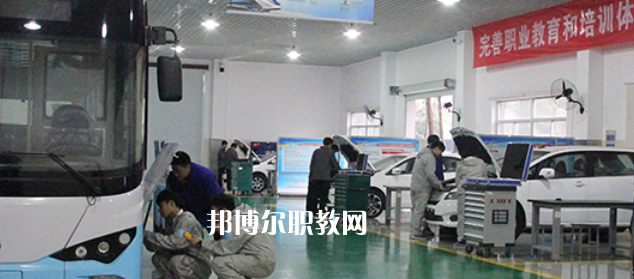 南京市公用事業技工學校地址在哪里，哪個地區，哪個城市?