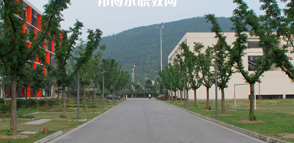 蘇州市紡織工業職工中等專業學校地址在哪里，哪個地區，哪個城市?