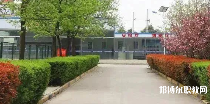 西安軌道交通技師學(xué)院地址，乘車路線