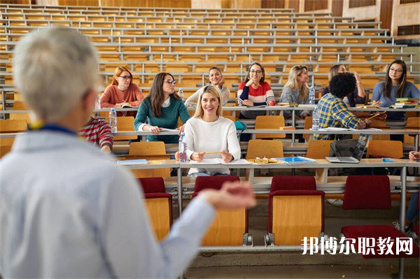 河南哪里的職教中心能讀老年人服務與管理專業(yè)