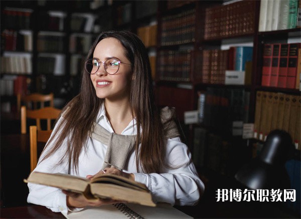 廣東哪里的中專學校能讀珠寶玉石加工與營銷專業