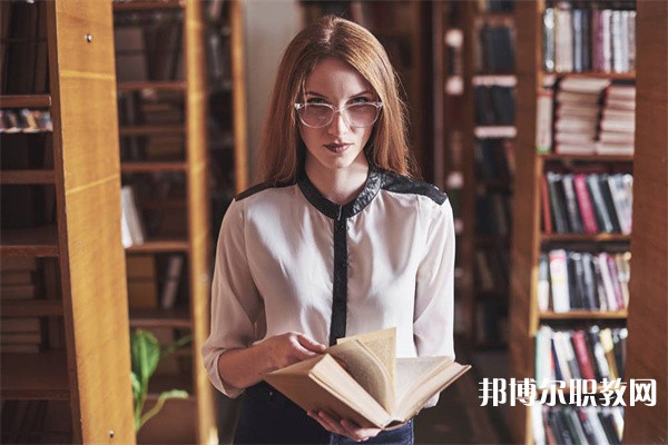 廣東哪里的中職學校能讀高鐵服務專業