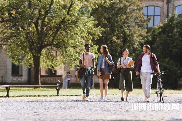 四川哪里的中職學校能讀空中乘務專業