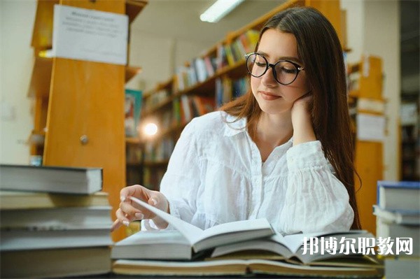 四川哪里的中專學校能讀經濟管理專業