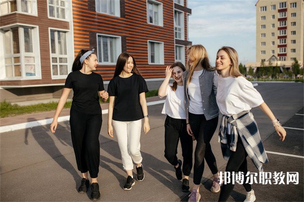 貴州哪里的中專學校能讀民間傳統(tǒng)工藝專業(yè)