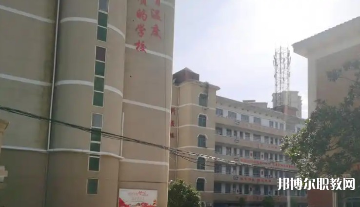 益陽(yáng)市科技工程學(xué)校2025年學(xué)費(fèi)、收費(fèi)多少