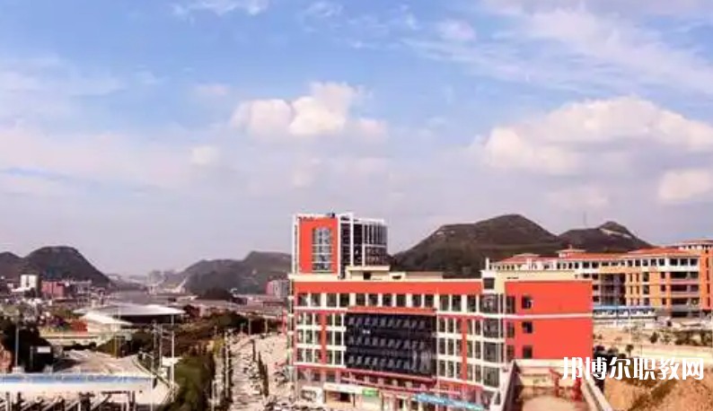四川2025年男生初中畢業上電工學校
