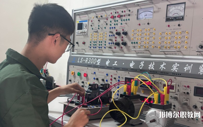 四川2025年男生上什么電工學校比較好