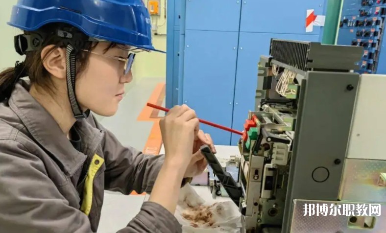 四川2025年女生讀電工學校學什么專業好